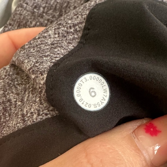 Lululemon Spring Break Away Short II *3" SZ 6 - Picture 5 of 5